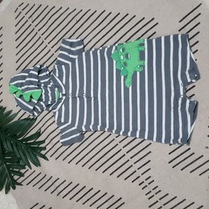 👶🏾Gently worn boys "Carter's" striped 1 piece jumpsuit size 18mths.
